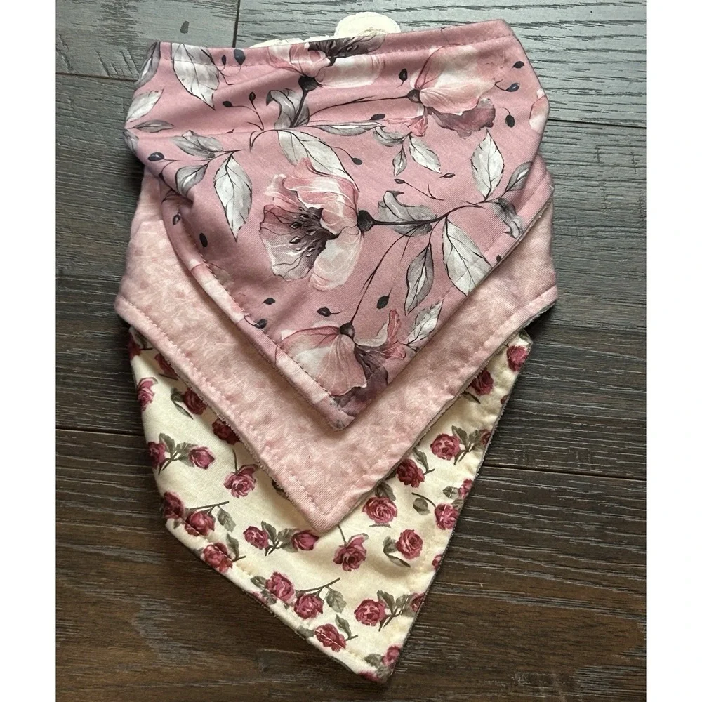 3 Pack Bandana Style Baby Bibs NWOT Pink Floral‎